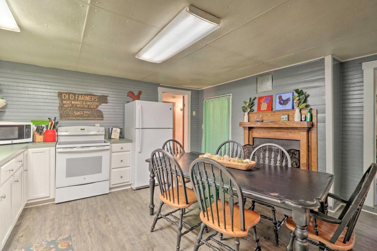 Lil Red Hen Cottage In The Boone Area With Hot Tub ウエスト・ジェファーソン エクステリア 写真