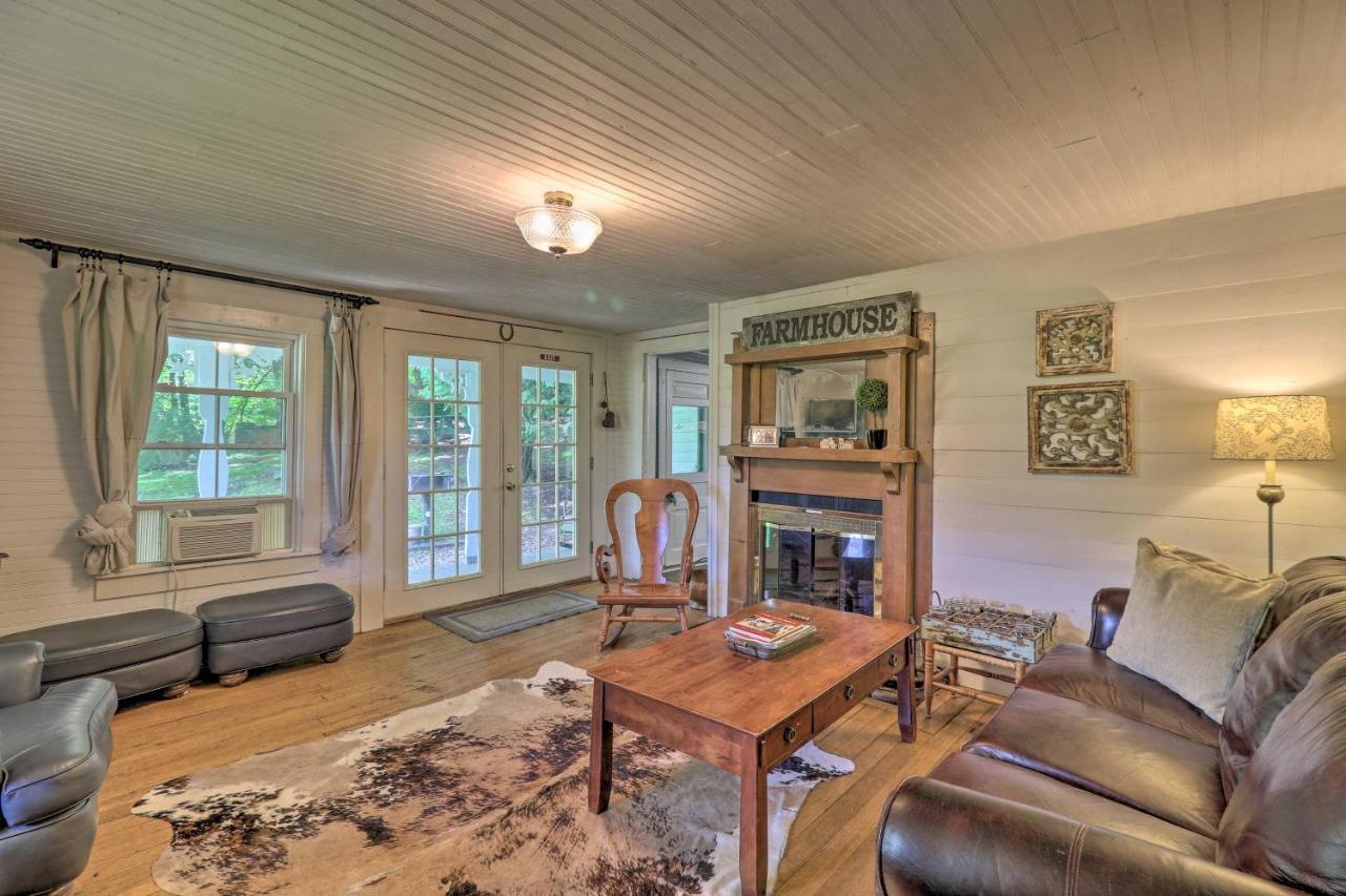 Lil Red Hen Cottage In The Boone Area With Hot Tub ウエスト・ジェファーソン エクステリア 写真