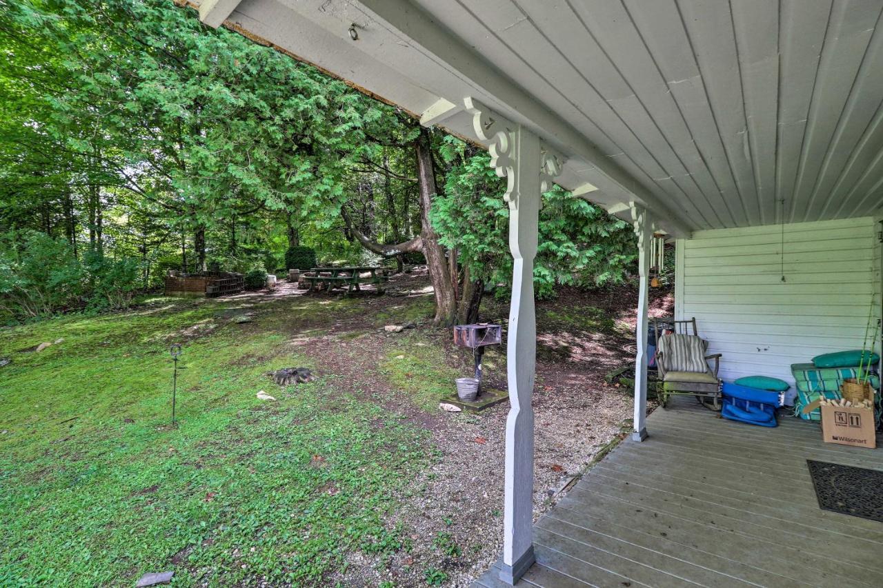 Lil Red Hen Cottage In The Boone Area With Hot Tub ウエスト・ジェファーソン エクステリア 写真