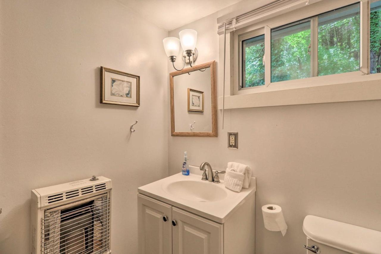 Lil Red Hen Cottage In The Boone Area With Hot Tub ウエスト・ジェファーソン エクステリア 写真