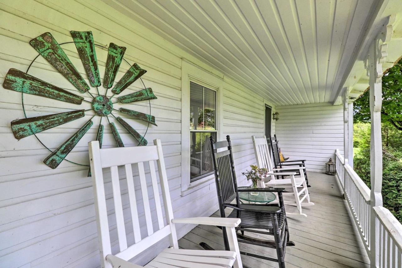 Lil Red Hen Cottage In The Boone Area With Hot Tub ウエスト・ジェファーソン エクステリア 写真