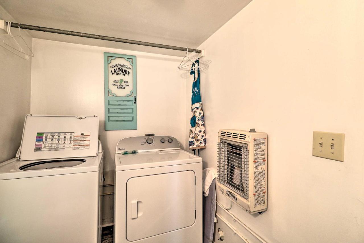 Lil Red Hen Cottage In The Boone Area With Hot Tub ウエスト・ジェファーソン エクステリア 写真