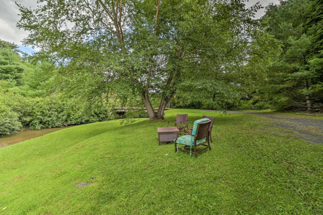 Lil Red Hen Cottage In The Boone Area With Hot Tub ウエスト・ジェファーソン エクステリア 写真