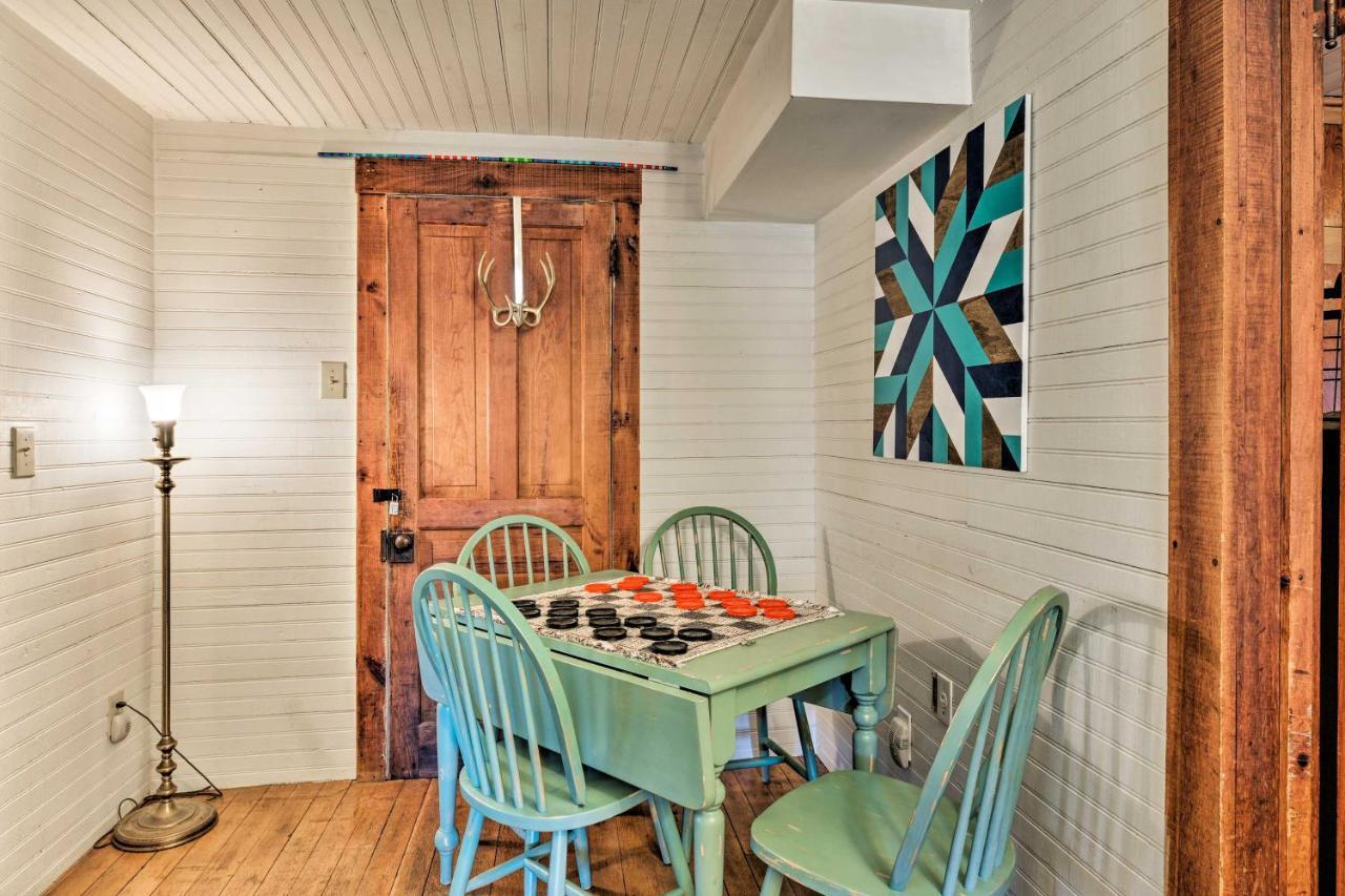 Lil Red Hen Cottage In The Boone Area With Hot Tub ウエスト・ジェファーソン エクステリア 写真
