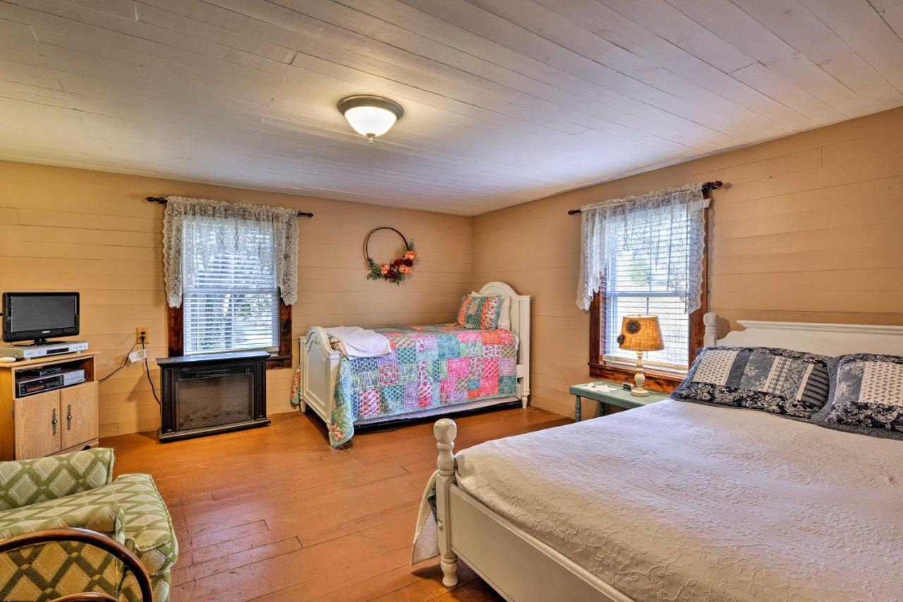 Lil Red Hen Cottage In The Boone Area With Hot Tub ウエスト・ジェファーソン エクステリア 写真